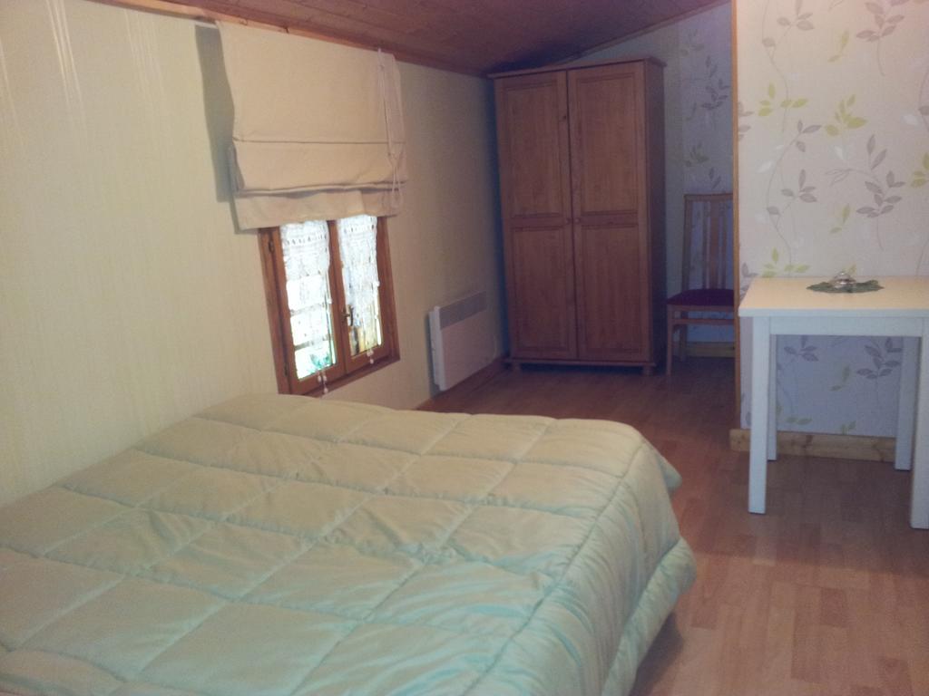 La Croix De Bois Bed & Breakfast Jayat Room photo