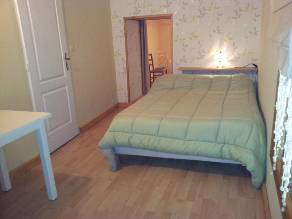 La Croix De Bois Bed & Breakfast Jayat Room photo