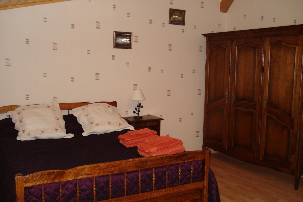 La Croix De Bois Bed & Breakfast Jayat Exterior photo